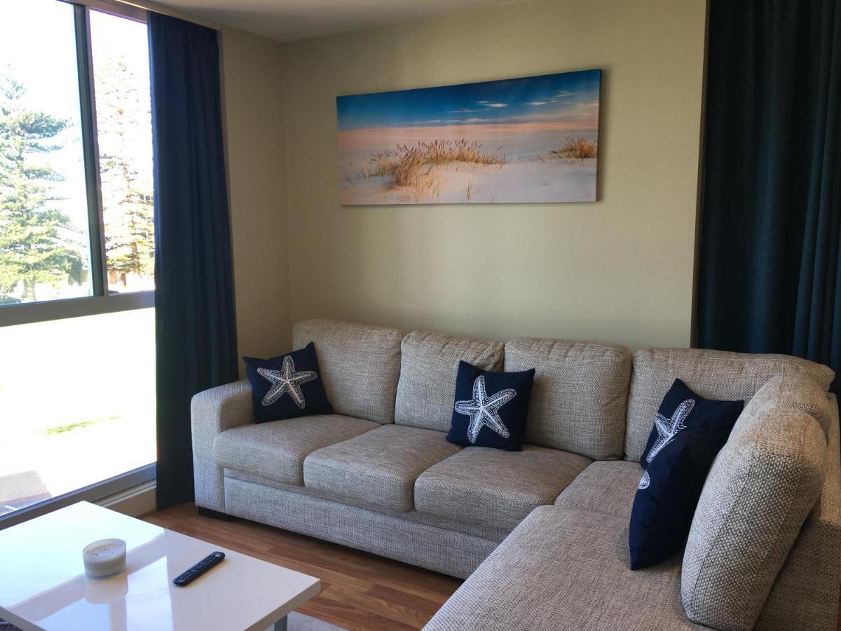 Beachside Luxury Apartments One & Two Bedroom In Beachfront Oaks Pier Building Glenelg Zewnętrze zdjęcie
