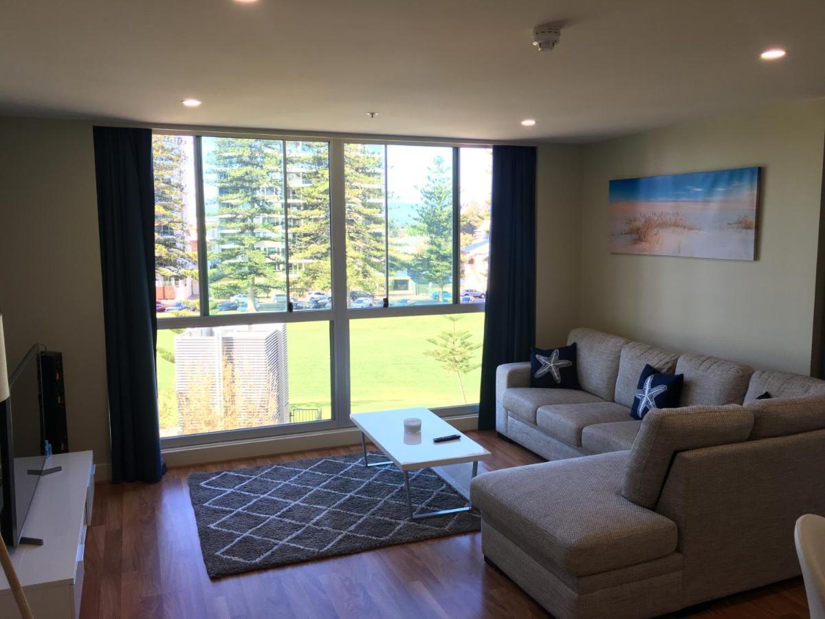 Beachside Luxury Apartments One & Two Bedroom In Beachfront Oaks Pier Building Glenelg Zewnętrze zdjęcie