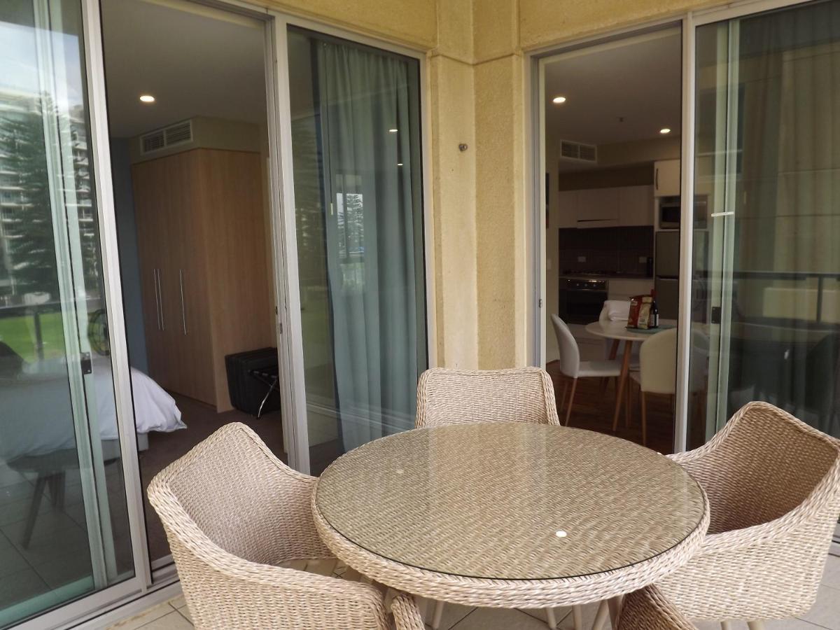 Beachside Luxury Apartments One & Two Bedroom In Beachfront Oaks Pier Building Glenelg Zewnętrze zdjęcie