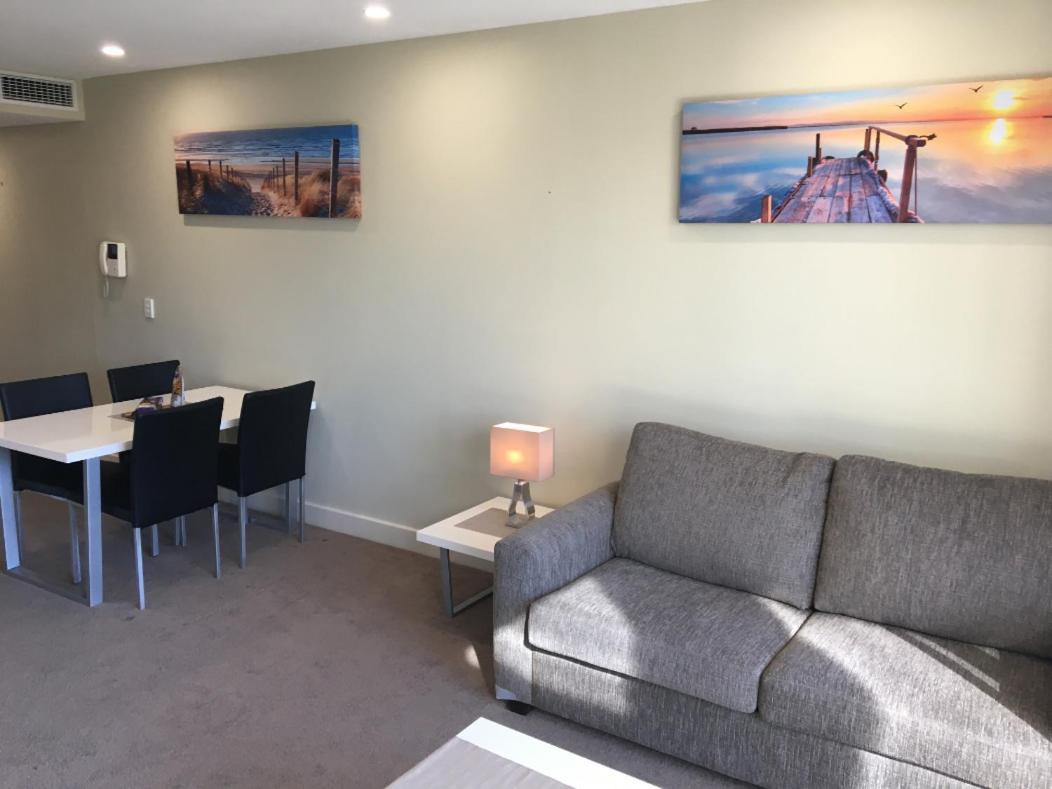 Beachside Luxury Apartments One & Two Bedroom In Beachfront Oaks Pier Building Glenelg Zewnętrze zdjęcie