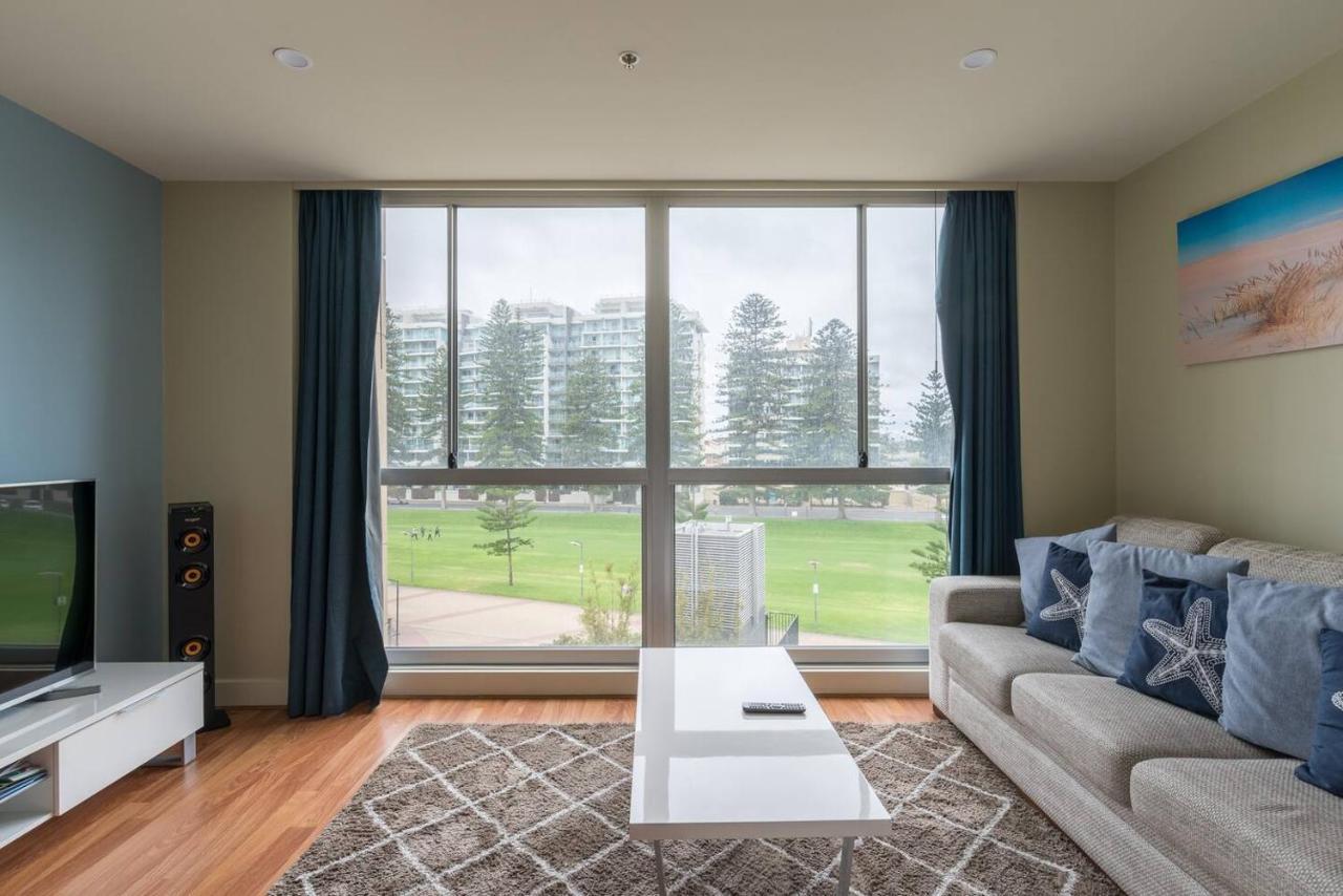 Beachside Luxury Apartments One & Two Bedroom In Beachfront Oaks Pier Building Glenelg Zewnętrze zdjęcie