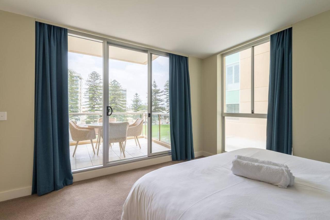Beachside Luxury Apartments One & Two Bedroom In Beachfront Oaks Pier Building Glenelg Zewnętrze zdjęcie